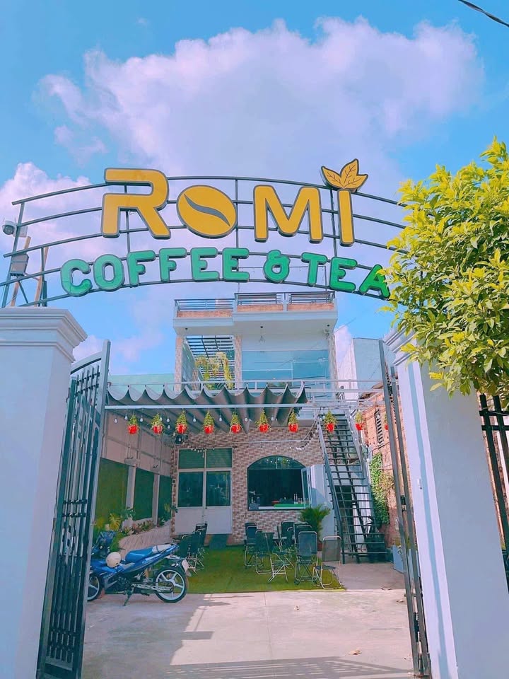 Shophouse quán cafe mặt tiền ĐT743 Dĩ An 192.5m² giá 8.28 tỷ - Kinh doanh sầm uất!