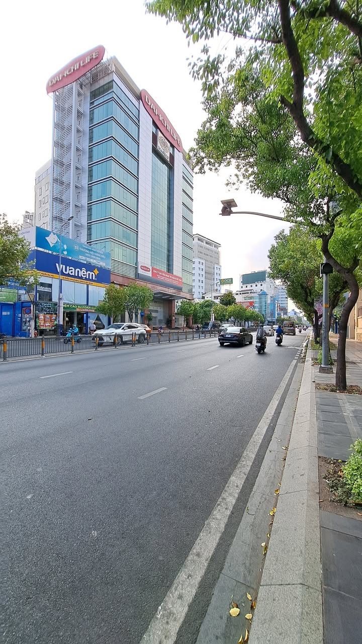 Cho thuê nhà mặt tiền 285 Nguyễn Văn Trỗi, Quận Phú Nhuận - Diện tích 280m², giá 400 triệu/tháng