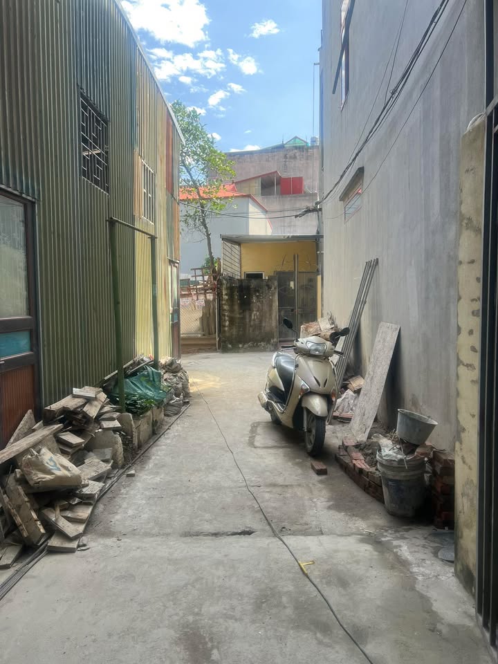 Đất Ngọc Hồi 100m² giá 7.3 tỷ - Ô tô tránh, sổ đỏ chính chủ!