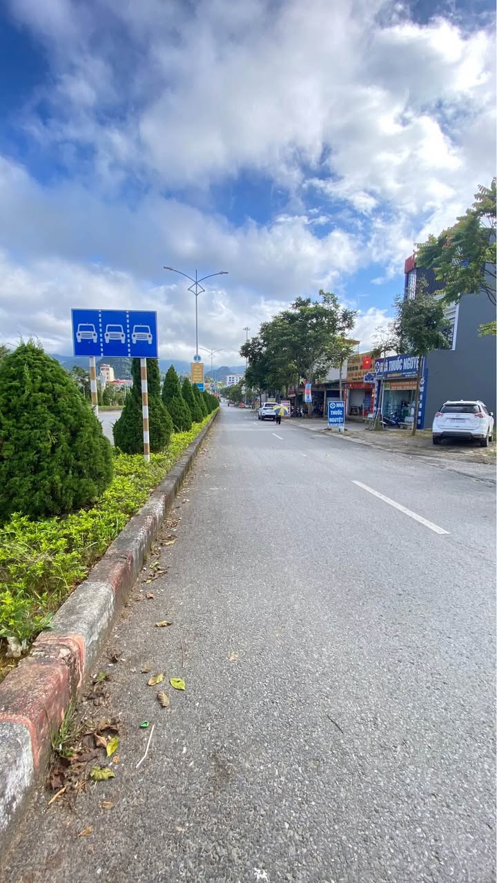 Đất nền Tân Phong, Lai Châu 105m² giá 1 tỷ - Vị trí thuận lợi gần trường học!