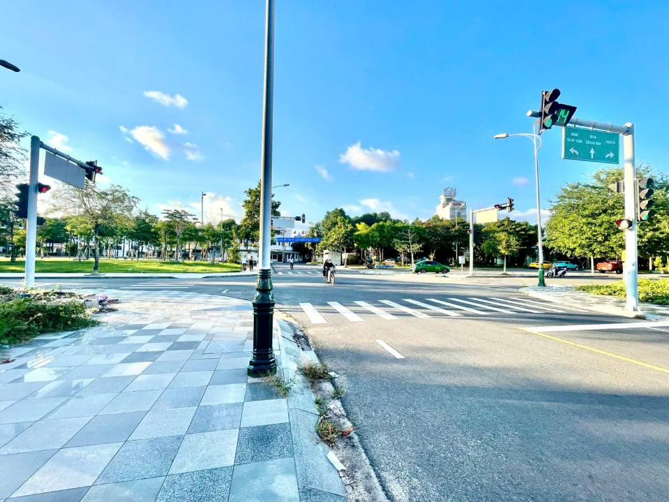 Townhouse 2 mặt tiền tại Phan Thiết 270m² giá 23.5 tỷ - Đầu tư lý tưởng!