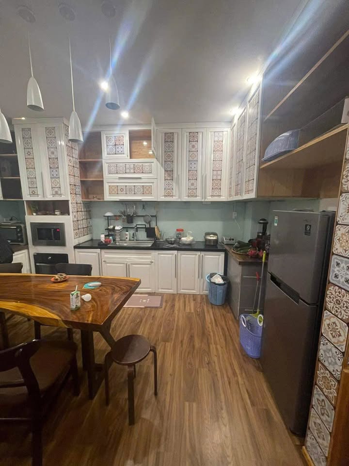 Khách sạn 5 tầng mặt tiền Trần Phú, Đà Lạt 74m² giá 8.4 tỷ - Cơ hội đầu tư tuyệt vời!