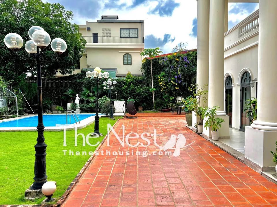 Villa cho thuê 4PN Thảo Điền 500m² giá 4500$ - Hồ bơi và sân vườn rộng
