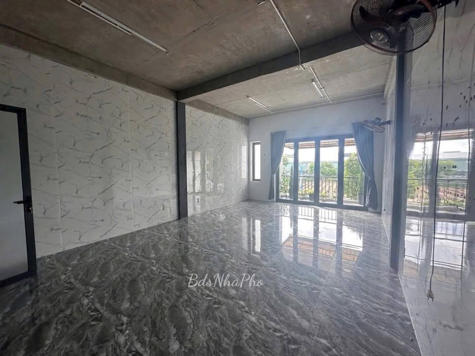 Cho thuê văn phòng tầng 2 Lê Đại Hành Cẩm Lệ 100m² - Không gian thoáng mát, yên tĩnh