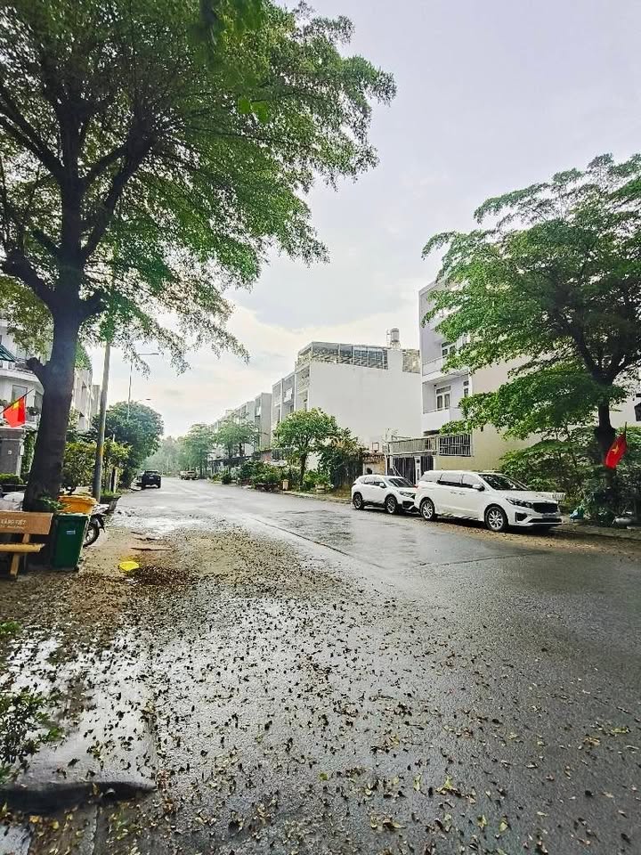 Bán FrontHouse Phạm Hùng 110m² - Siêu phẩm 5 tầng nội thất cao cấp!