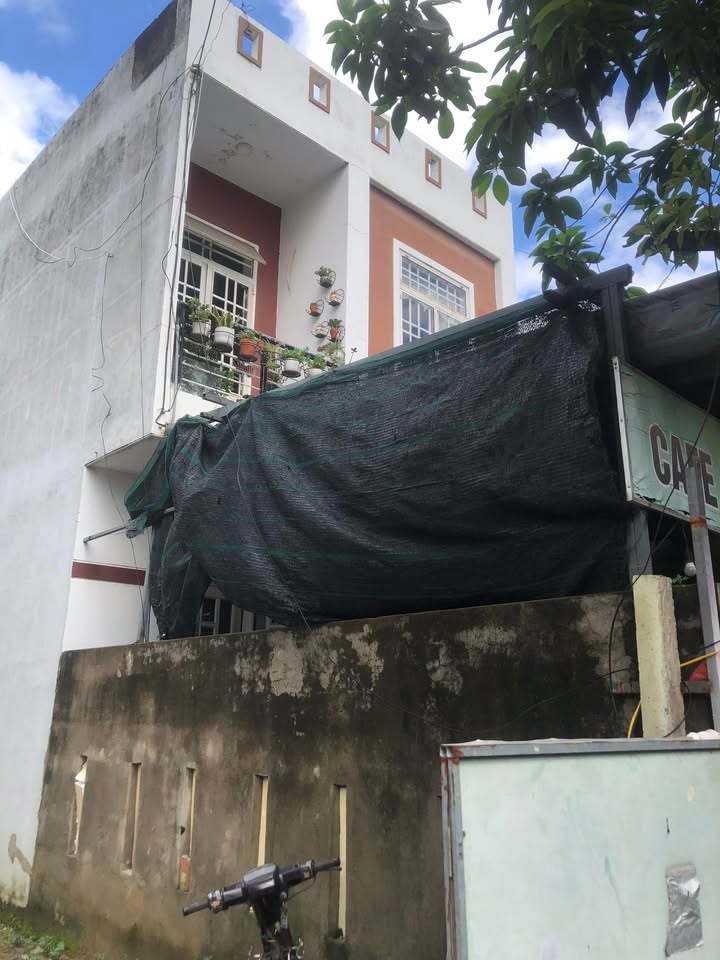 Nhà 2 tầng mặt tiền đường Thân Công Tài, Đà Nẵng 120m² giá 5.5 tỷ - Cơ hội đầu tư tuyệt vời!