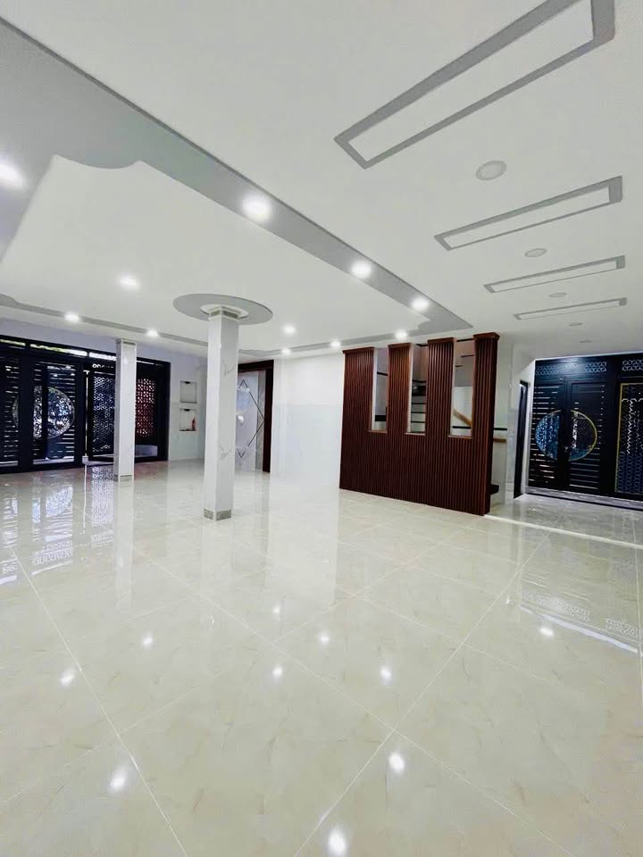 Bán gấp FrontHouse mặt tiền Lương Thế Vinh 96m² giá 14.7 tỷ - Đầu tư sinh lời!