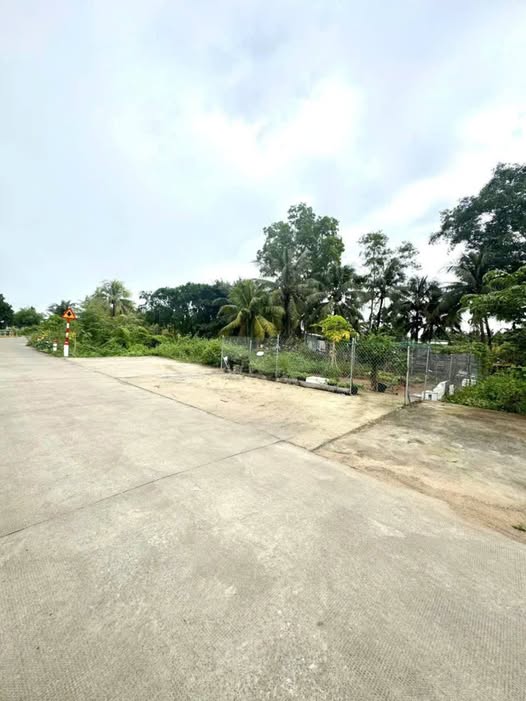 Đất nền liền kề hẻm Sân Bia, Phú Tân, 100m² giá 1.5 tỷ - Sổ hồng chính chủ!