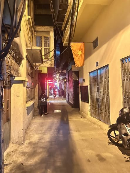 Nhà mặt ngõ Quỳnh, Bạch Mai 27m² giá 7.2 tỷ - Kinh doanh sầm uất!