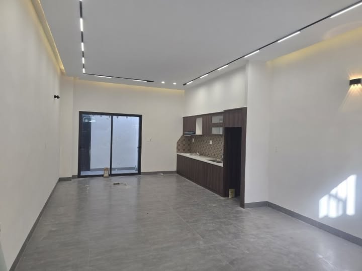 Nhà 2 tầng đường Kiều Phụng, Cẩm Lệ 100m² giá 5.65 tỷ - Thiết kế hiện đại, vào ở ngay!