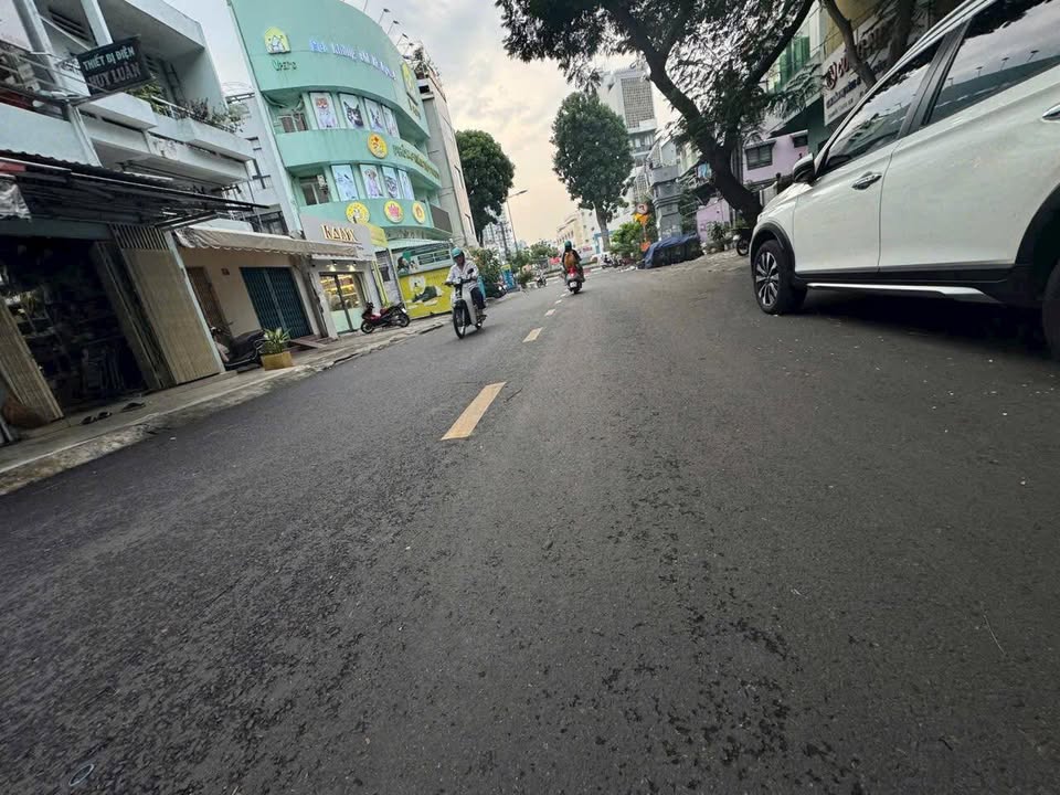 Nhà mặt tiền kinh doanh Nguyễn Tiểu La, Quận 10, 39m² giá 11 tỷ - Cơ hội đầu tư tuyệt vời!