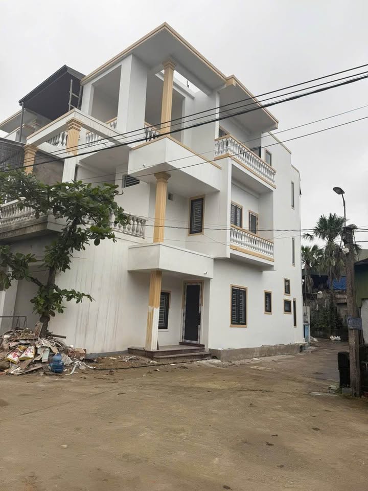 Bán nhà 3 tầng mặt tiền đường Tân Giang 93m² giá 3 tỷ - Gần trường mầm non và bệnh viện