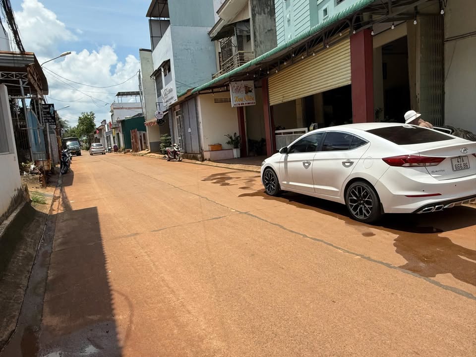 Bán gấp FrontHouse mặt tiền Lê Thị Riêng, Buôn Ma Thuột 99m² giá 3.68 tỷ - Vị trí đắc địa không thể bỏ qua!