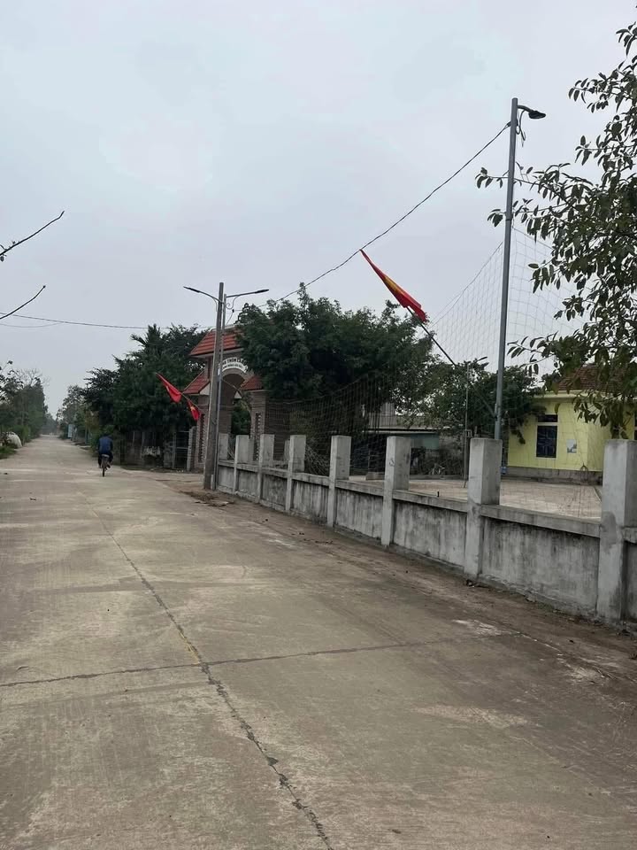 Đất nền Thanh Lạc Nho Quan 150m² giá 700 triệu - Đường thông tứ phía, dân cư đông đúc!