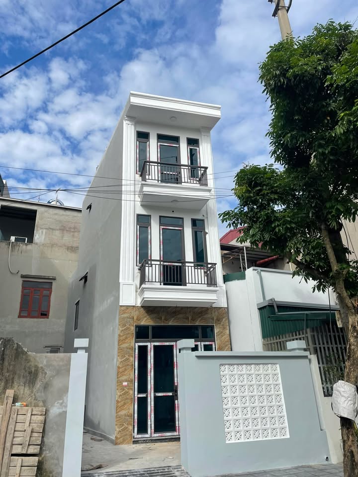 Nhà 3 tầng mới Phố Vũ Nạp 49,1m² giá 2.8 tỷ - Sẵn sàng vào ở!