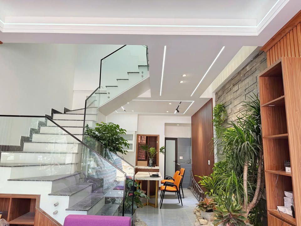 Nhà 3 tầng hiện đại tại Đại Lộ Hùng Vương, Việt Trì - Chỉ 5.8 tỷ, sẵn sàng vào ở!