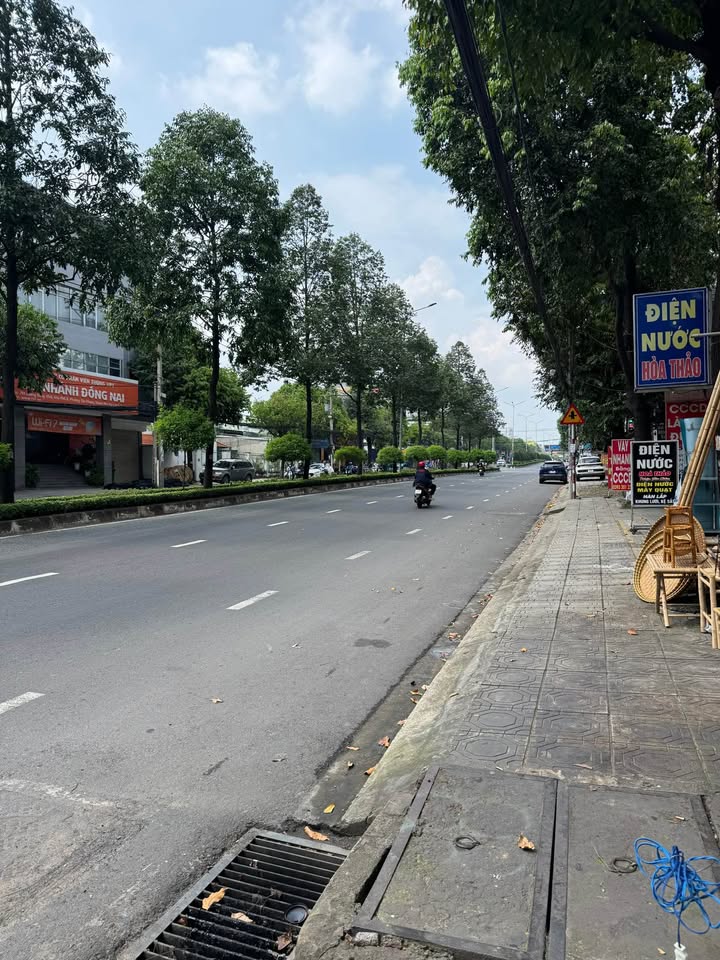 Nhà cấp 4 mặt tiền đường Đồng Khởi, 167.7m² giá 8 tỷ - Cần bán gấp!