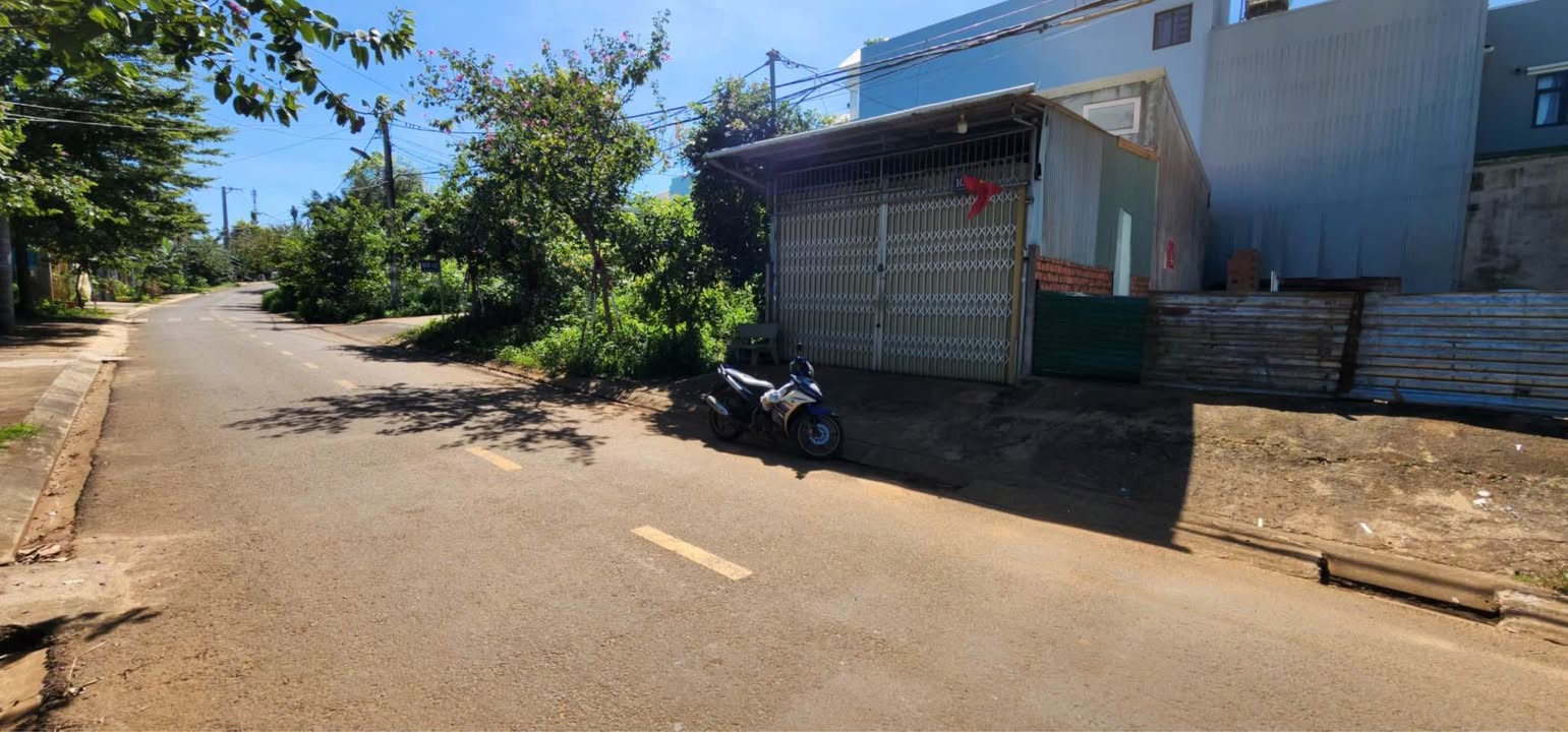 Đất mặt đường Lương Định Của, Pleiku 105m² giá 2.45 tỷ - Sổ đỏ chính chủ, thương lượng nhẹ!