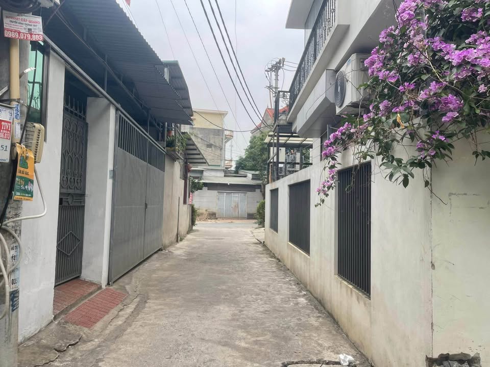 Đất nền lô góc Ngọc Thụy 35m² giá 5.75 tỷ - Sổ đỏ chính chủ, ô tô vào được!