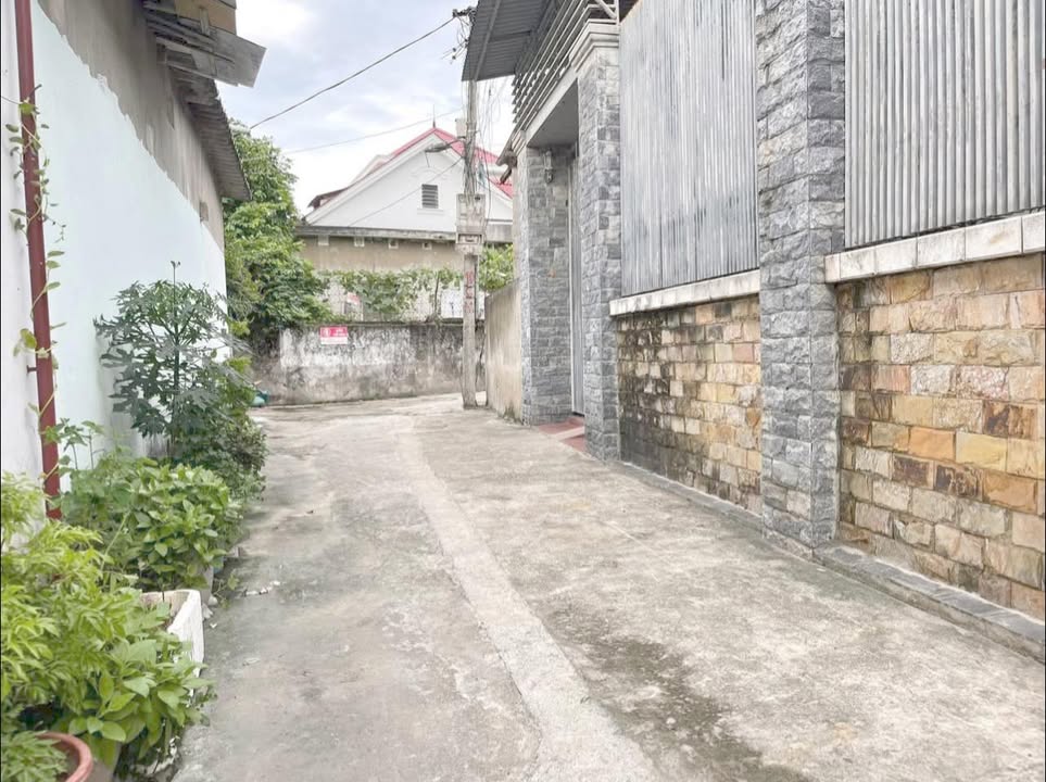 Bán đất Cửa Nam TP. Vinh 73m² giá 2.5 tỷ - Vị trí trung tâm, tiện ích đầy đủ!