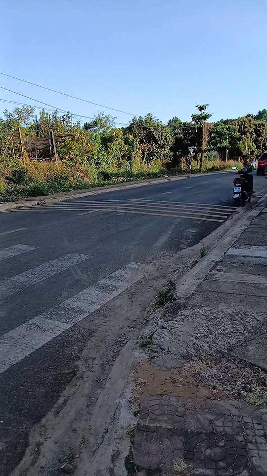 Đất thương mại dịch vụ tại thị trấn Chư Prông 1360m² giá chỉ 9.999 tỷ - Vị trí đắc địa 3 mặt tiền!