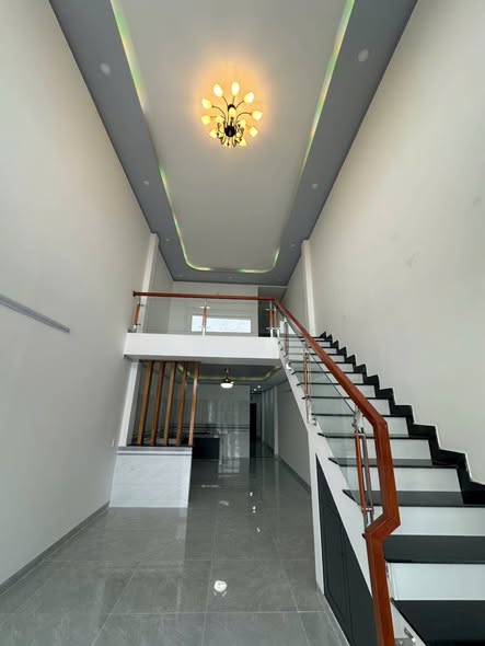 Nhà gác lững khu A VSIP 2, Tân Uyên 122.1m² giá 2.4 tỷ - Sân ô tô rộng rãi, sát KCN!