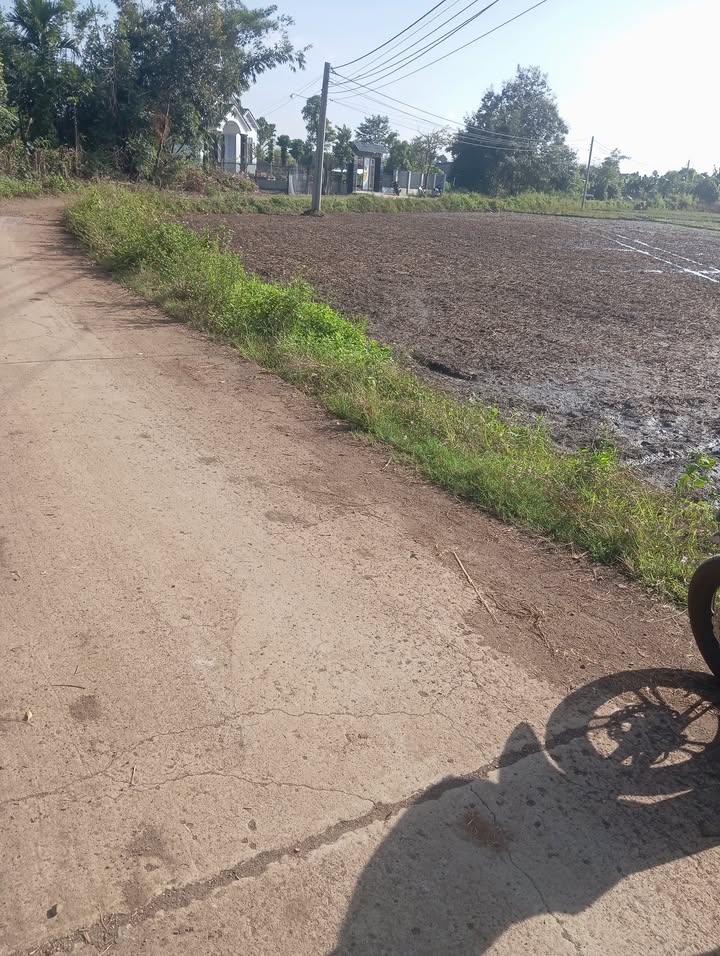 Đất nền 2,1 sào mặt đường ủy ban xã Ea Nuôl - Giá chỉ 378 triệu