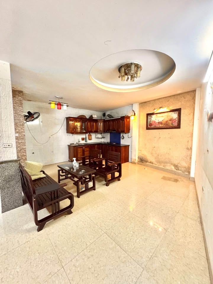 Nhà riêng tại Lĩnh Nam 46m² giá 6.9 tỷ - Thiết kế 4 tầng hợp lý, gần trường học!