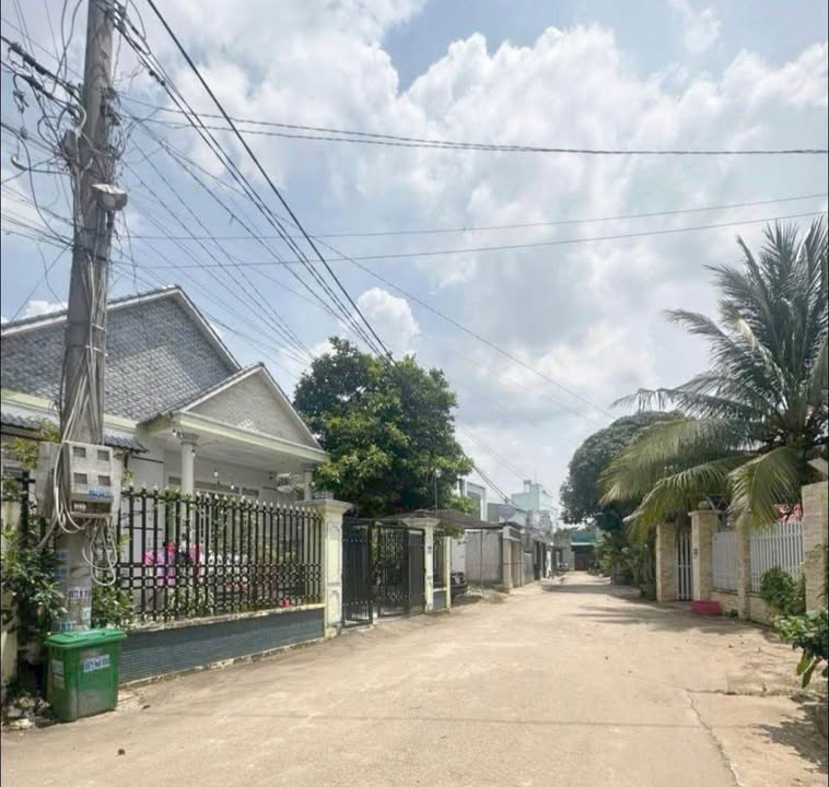 Nhà phố Tân Phú, Đồng Xoài 117.6m² giá 1.1 tỷ - Vị trí trung tâm, giao thông thuận lợi!