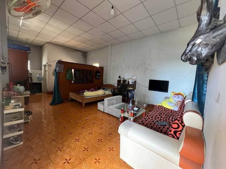 Nhà Bảo Lộc 182m² giá 2.3 tỷ - Đường thông thoáng, tiện ích đầy đủ!