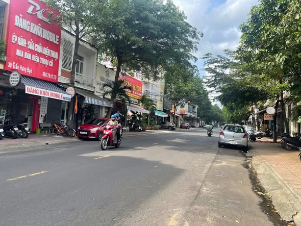 Nhà mặt tiền Trần Hưng Đạo, Buôn Ma Thuột 71.4m² giá 10.9 tỷ - Vị trí đắc địa, kinh doanh sầm uất!