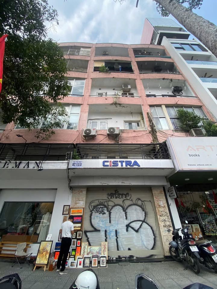 Cho thuê mặt tiền Lê Lợi, quận 1, 100m² - Bàn giao ngay, hợp đồng dài hạn!