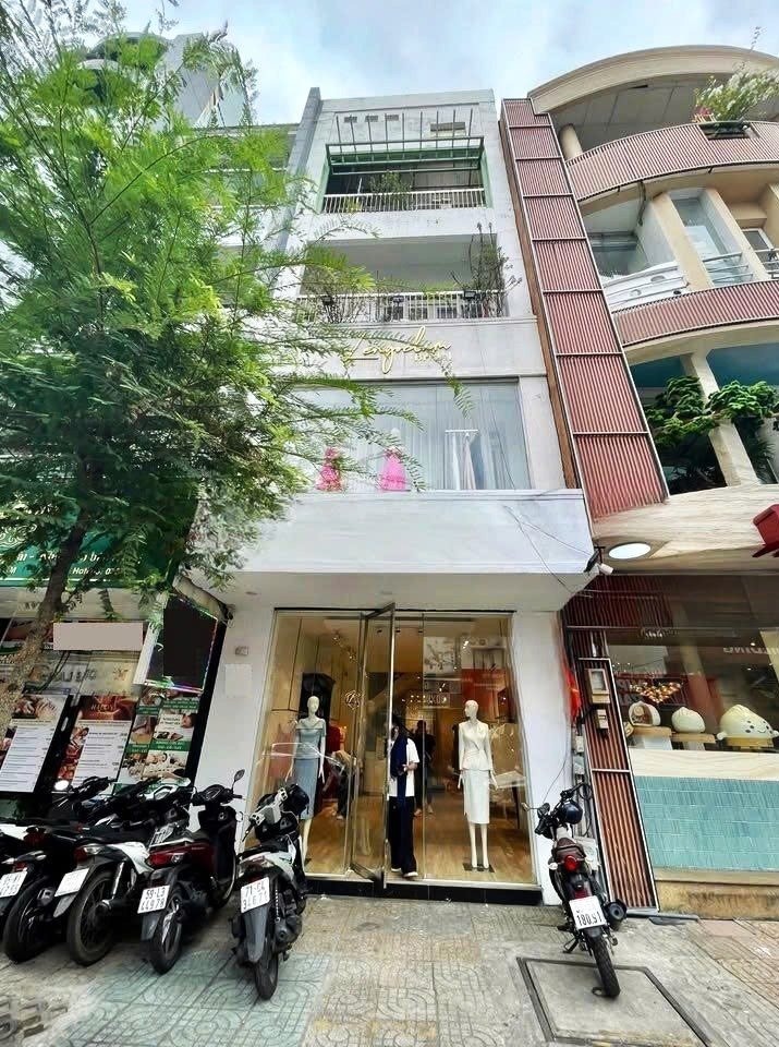 Nhà mặt tiền đường D2, Quận Bình Thạnh 80m² giá 50 triệu - Kinh doanh sầm uất!