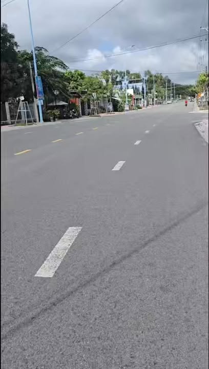 Đất nền mặt tiền đường Nguyễn Hữu Cảnh Tân An La Gi 2092m² giá chỉ 1.35 tỷ - Cơ hội đầu tư tuyệt vời!