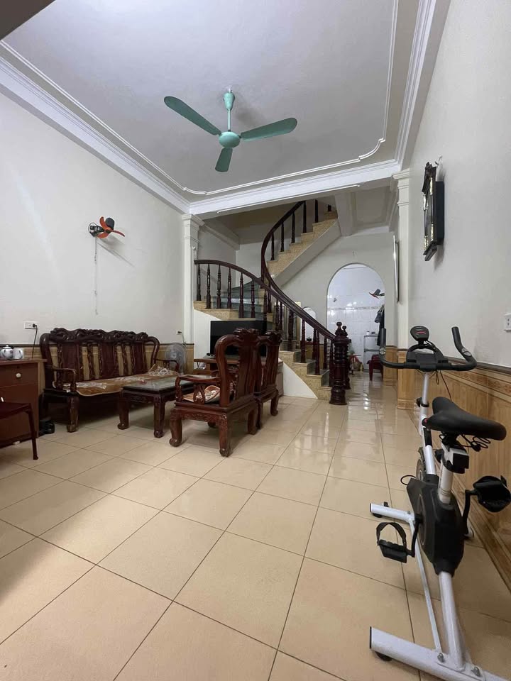 Nhà 2,5 tầng mặt đường Trần Nhân Tông, 56m² giá 1,6 tỷ - Cơ hội sở hữu ngay!