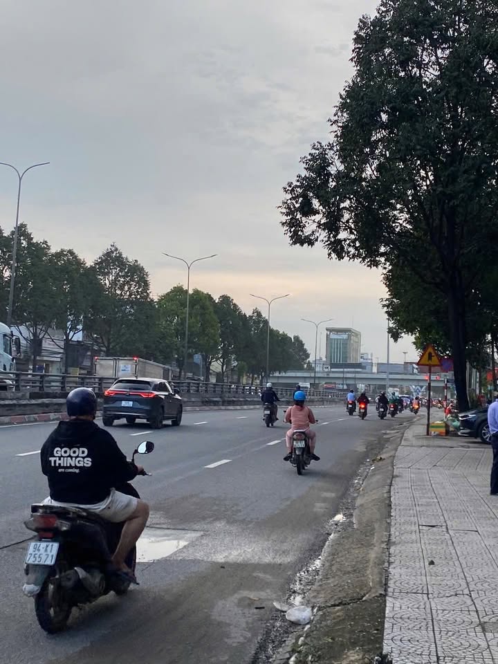 Cho thuê nhà 3 tầng mặt tiền QL1K, Đồng Nai - Giá chỉ 10,5 triệu!