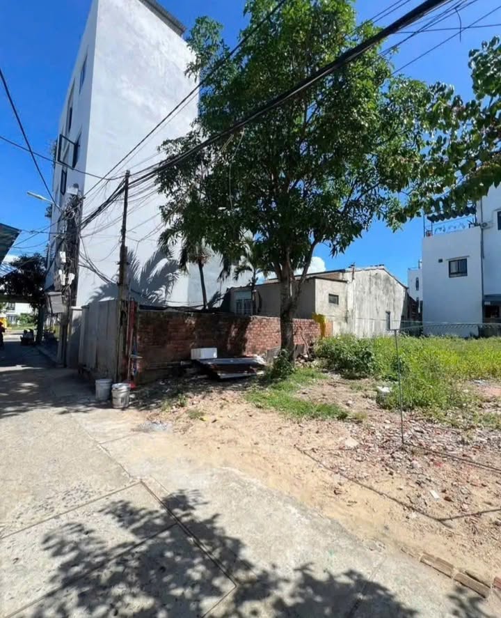 Đất kiệt ô tô Trần Hoành 127m² giá 5.6 tỷ - Tiện ích xung quanh tuyệt vời!