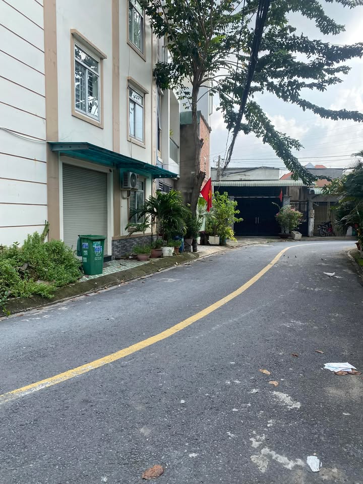 Nhà 1 Trệt 1 Lửng Hiệp Phú Q9 70m² giá 5.7 tỷ - Dòng tiền ổn định 220 triệu/năm!