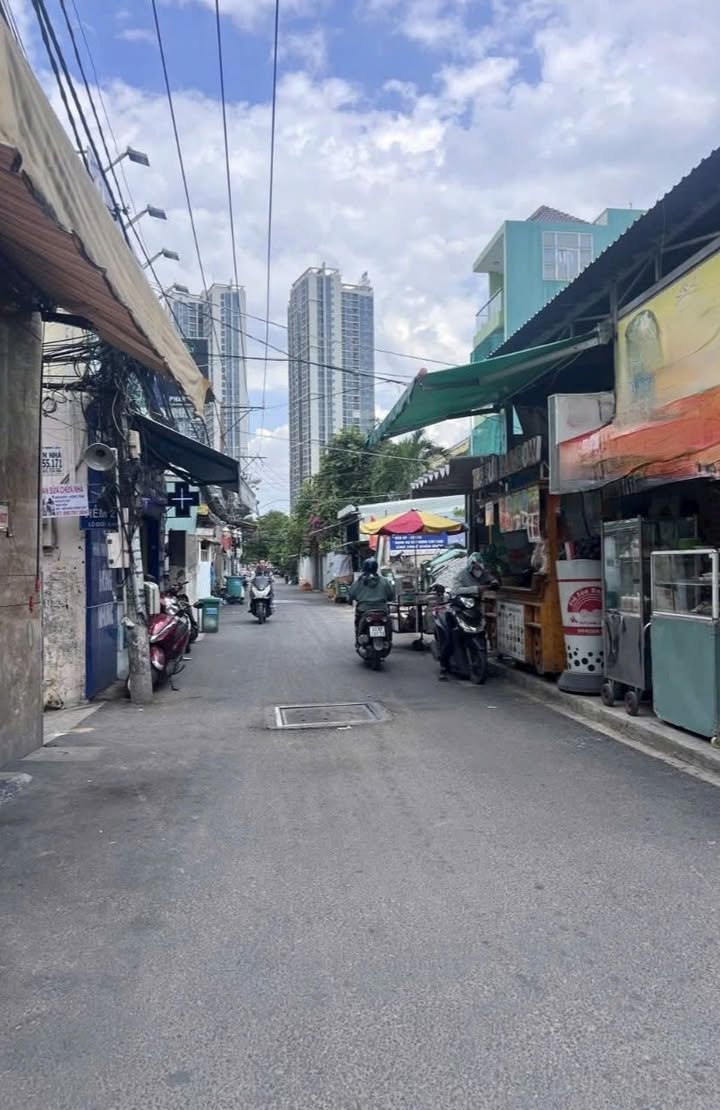 Bán đất có nhà Tân Thuận Tây 122m² giá 6 tỷ - Tiềm năng đầu tư lớn!