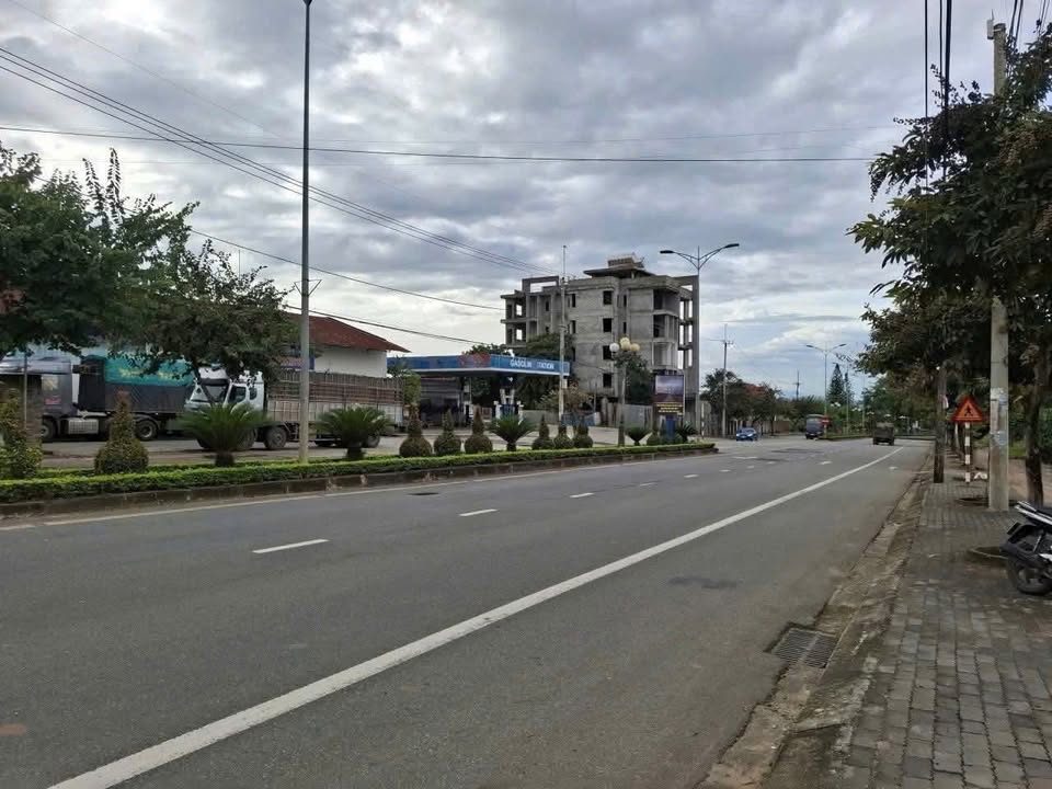 Đất thổ cư 215m² mặt đường Phạm Văn Đồng, Kon Tum - Giá cực tốt chỉ 8xx triệu!