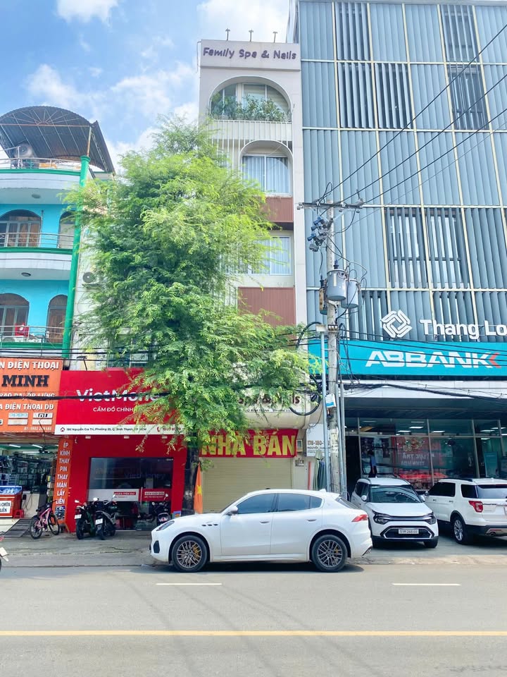 Nhà phố 5 tầng tại Nguyễn Gia Trí, Bình Thạnh - 32m² giá 22 tỷ - Vị trí kinh doanh đắc địa!