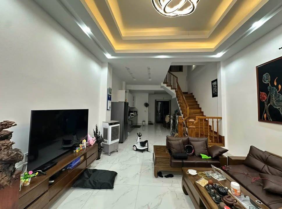 Nhà 3 Tầng Mặt Tiền Đặng Huy Trứ, Phước Vĩnh, Huế - Thiết Kế Hiện Đại, Nội Thất Để Lại