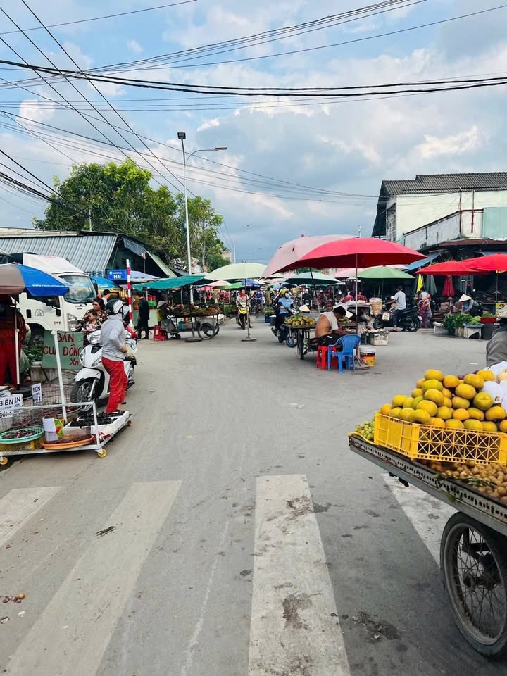 Mặt tiền đường D10 KDC Thuận Giao 300m² giá 12.2 tỷ - Rẻ hơn thị trường cả tỷ!