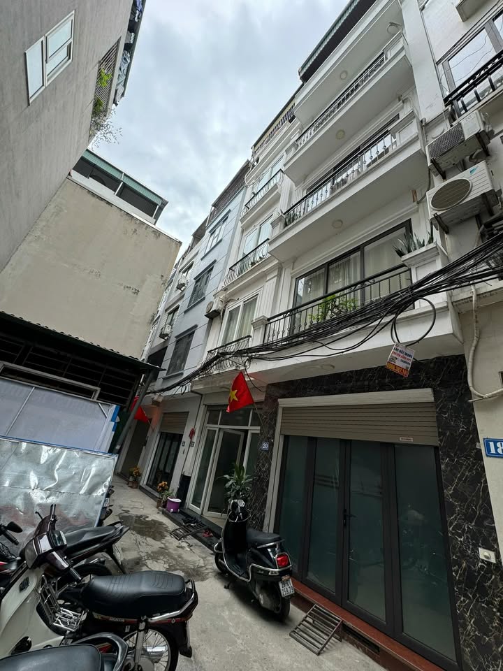 Nhà 5 tầng Ngọc Thụy 40m² giá 6.1 tỷ - Lô góc thoáng sáng, tiện ích đỉnh!