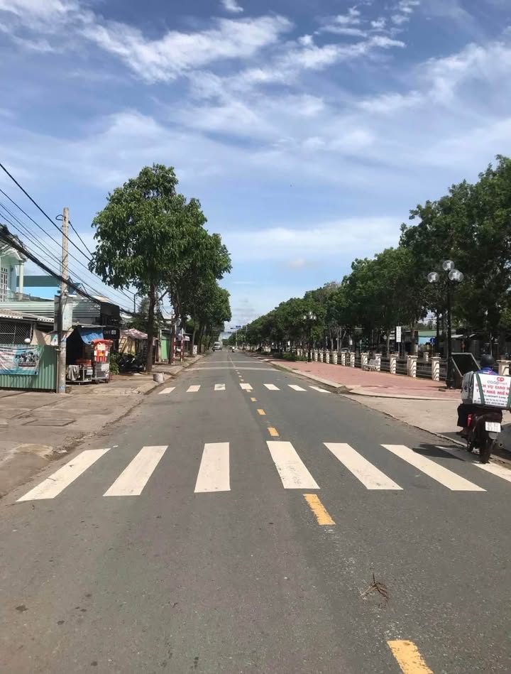 Nhà mặt tiền đường Nguyễn Văn Rành, Tân An 106m² giá 4.8 tỷ - Kinh doanh thuận lợi!