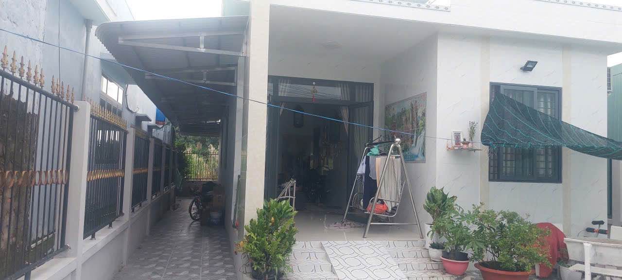 Nhà cấp 4 mặt tiền Tỉnh Lộ 827B, Long An 208m² giá 3.95 tỷ - Chính chủ bán gấp!