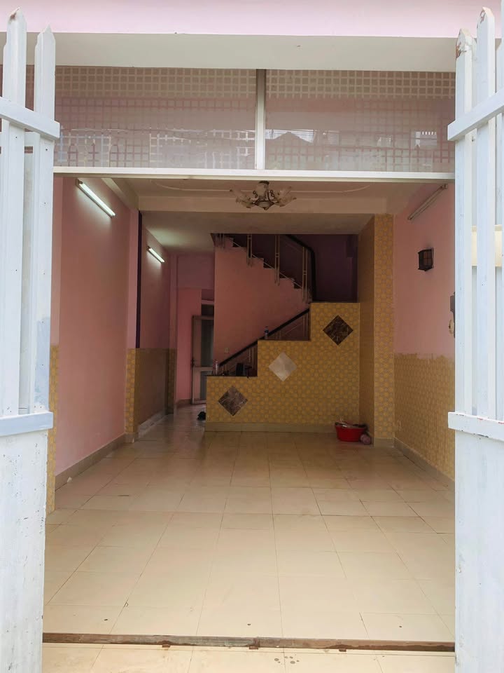 Nhà mặt tiền Võ Liêm Sơn, Quận 8 - 4 phòng ngủ chỉ 17 triệu - Thích hợp làm văn phòng, salon