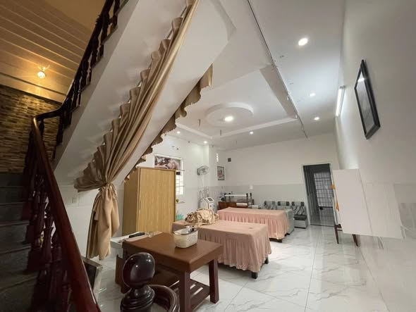 Nhà mặt tiền Nguyễn Văn Linh, Bà Rịa - 115m² giá 9.2 tỷ - Kinh doanh thuận lợi!