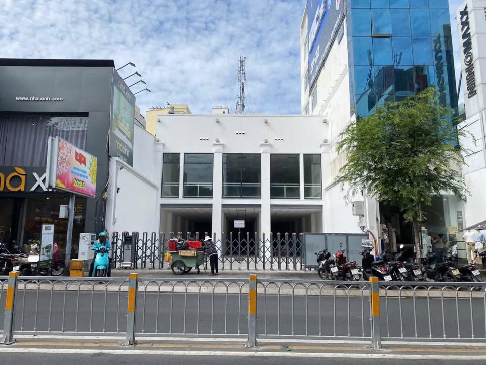 Nhà mặt tiền đường Hai Bà Trưng, Quận 1 - Diện tích 414m², giá thỏa thuận, cho thuê ngay!