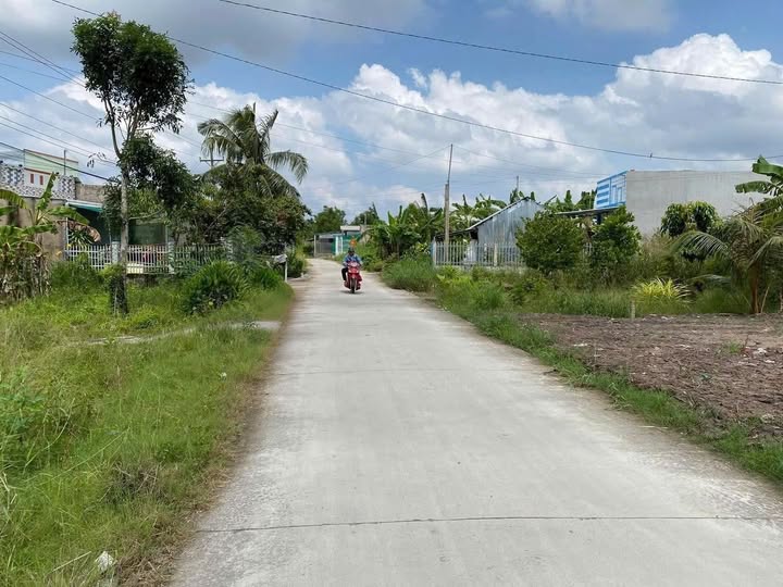 Bán đất mặt tiền sông, lộ 4m tại phường Văn Lâm, Cà Mau - Giá chỉ 550 triệu!